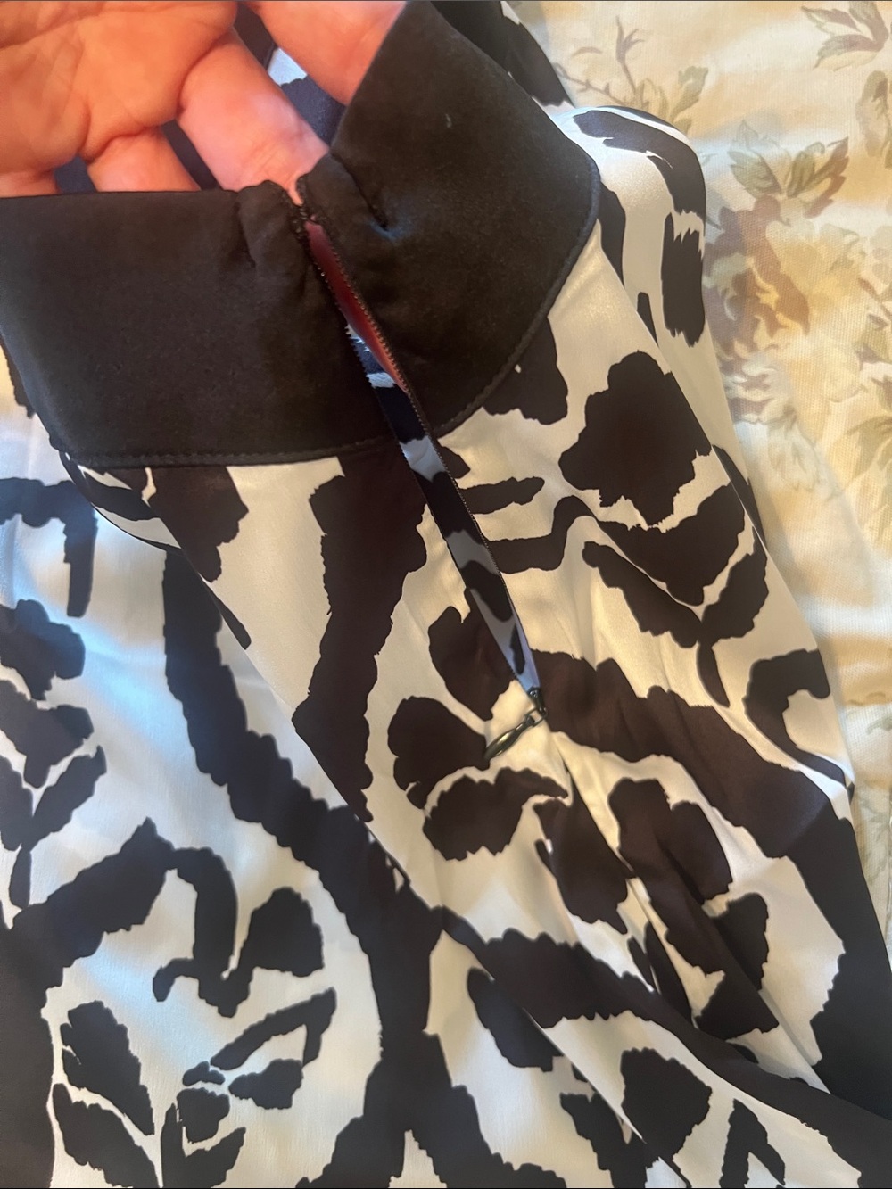 White House Black Market Black and White One-Shoulder Patterned Top - Picture 3 of 4
